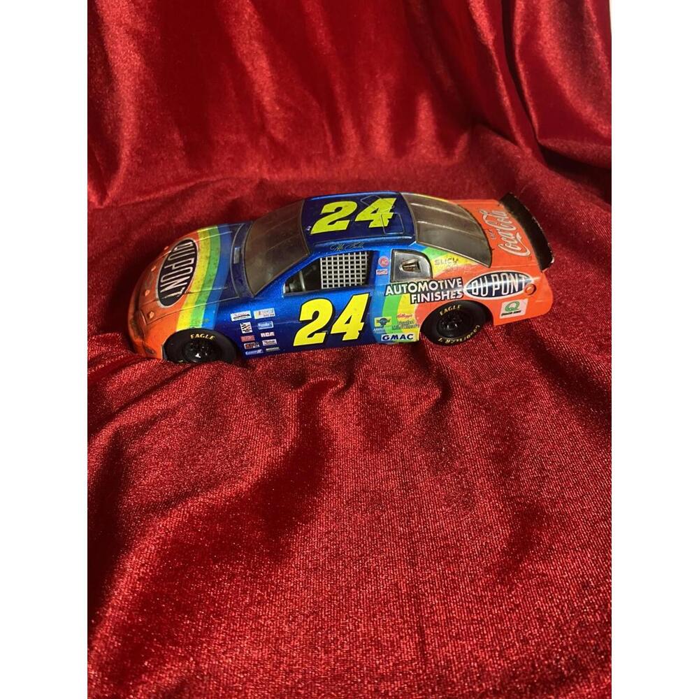 Nascar Diecast #24 Dupont Chevrolet Monte Carlo Jeff Gordon